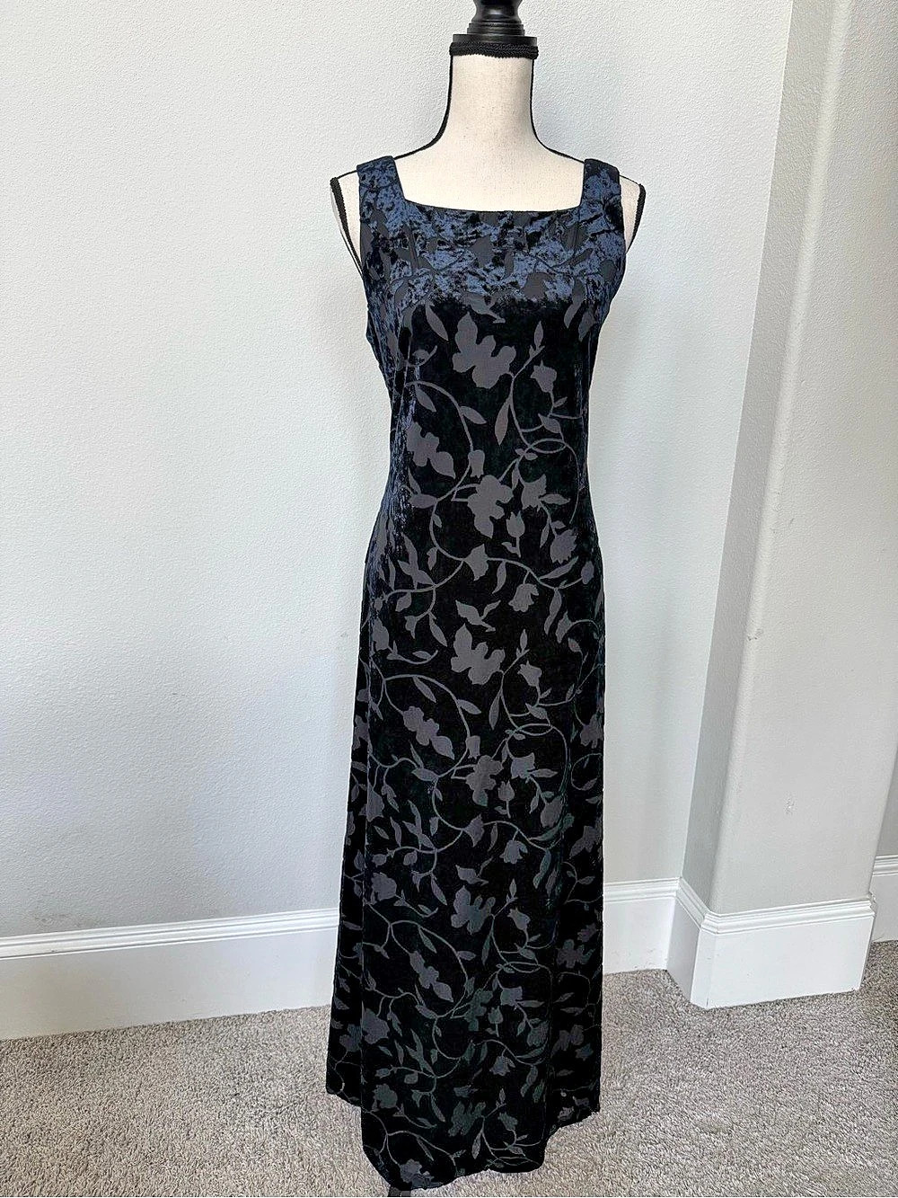Vintage Rhapsody Burnout Velvet Floral Maxi Dress in Black and Navy Size 14